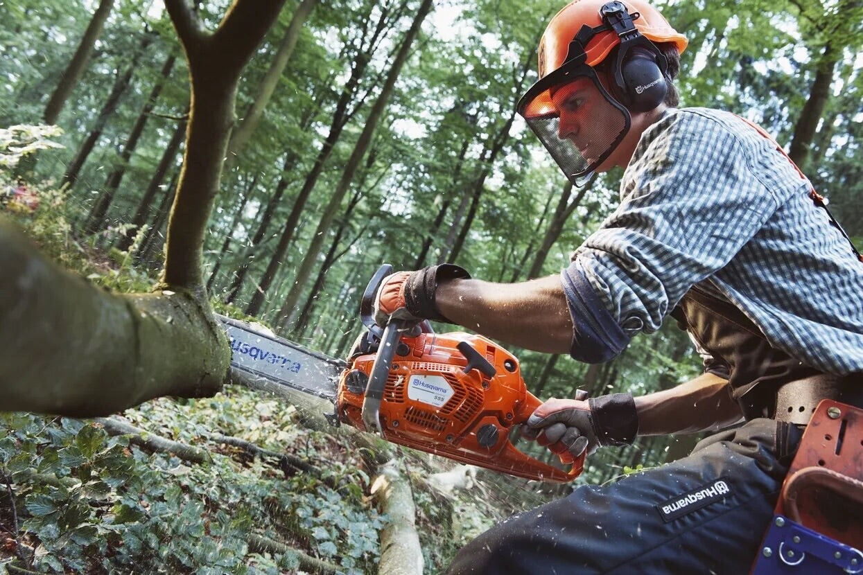 Husqvarna 555 18 Zoll Benzin-Kettensäge – Bild 2